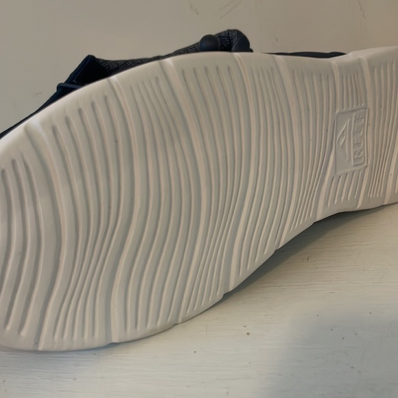 REEF CUSHION COAST TX - Picture 4 of 6